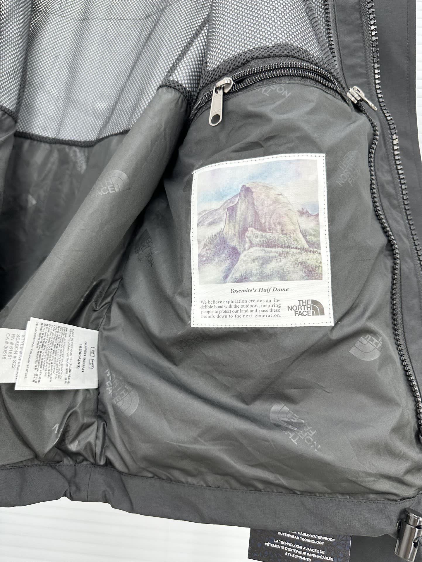 The North Face 1986 Mountain Jacket NF0A5J5N